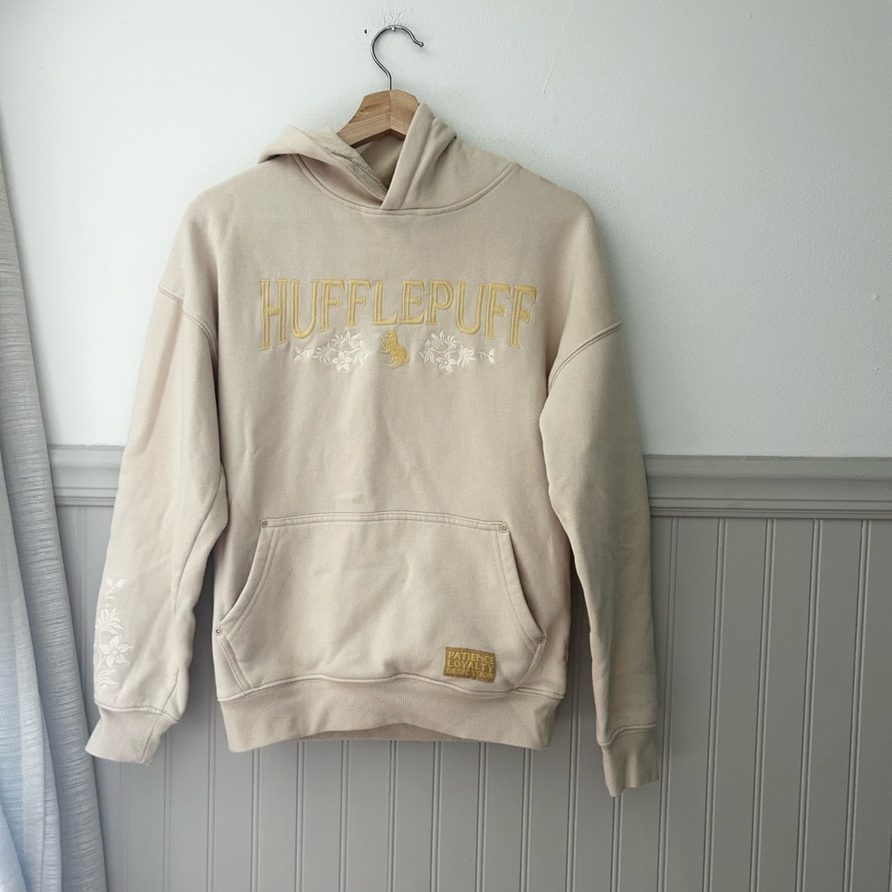 Harry Potter Hufflepuff XS Beige Hoodie Embroidered Wizarding World Pocket